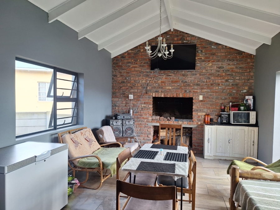4 Bedroom Property for Sale in Van Riebeeck Hoogte Eastern Cape
